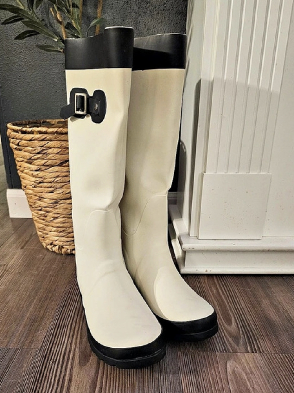NuBoat Women's Waterproof Rain Boots Cream & Black Size 7
